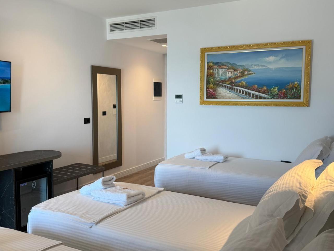 The Queen'S Lion Premium Hotel Sarande Exterior photo